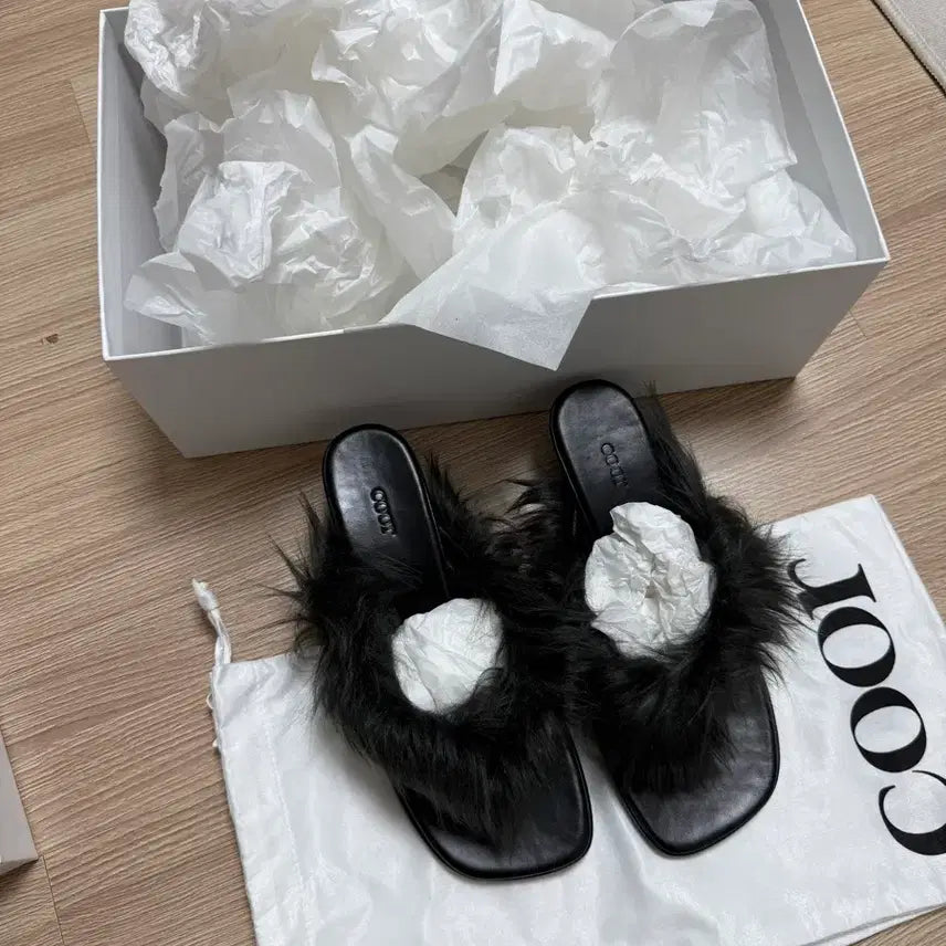 [BUNJANG] COAR Fur Strap Leather Flip-flops Black 240 / 쿠어 털끈 가죽 플립플롭 블랙 240