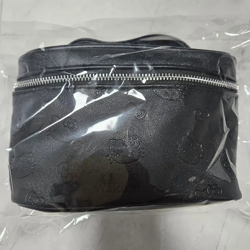 [BUNJANG] WAKEMAKE Hello Kitty Leather Pouch (Sealed) / 웨이크메이크 헬로키티 레더 파우치(미개봉) 팝니다!