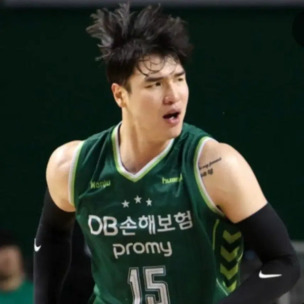 [BUNJANG] KBL Kim Jong-kyu Carbon Jersey Card / kbl 김종규 카본 저지카드 구해봅니당