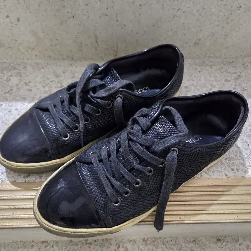 [BUNJANG] Louis Vuitton Black Sneakers (260) / 루이비통 블랙 스니커즈 (260)