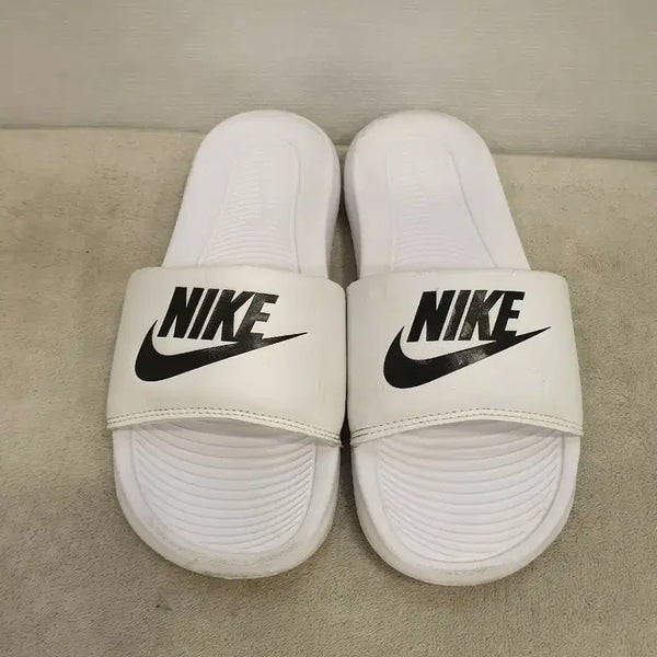[BUNJANG] Nike Victori One Slide White Slippers / 나이키 빅토리원 슬라이드 화이트 슬리퍼 220