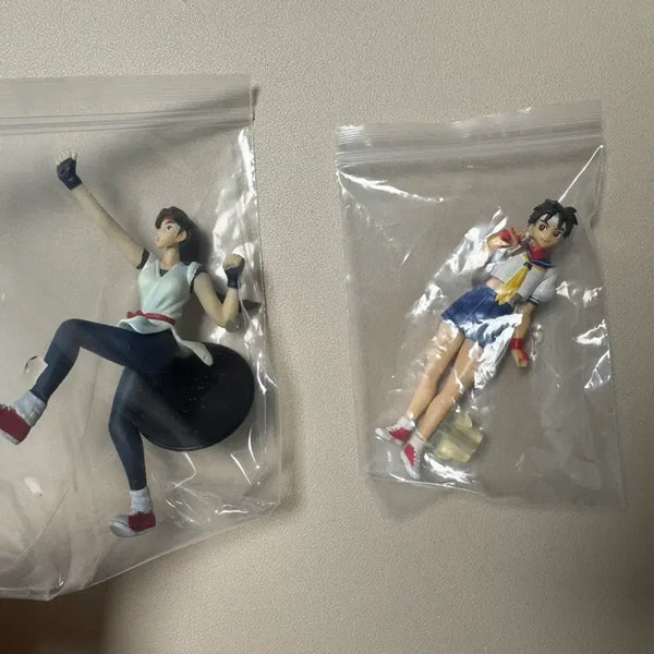 [BUNJANG] Street Fighter Sakura & King of Fighters Yuri Gashapon Figures / 스트리트파이터 사쿠라, 킹오파 유리 가샤폰