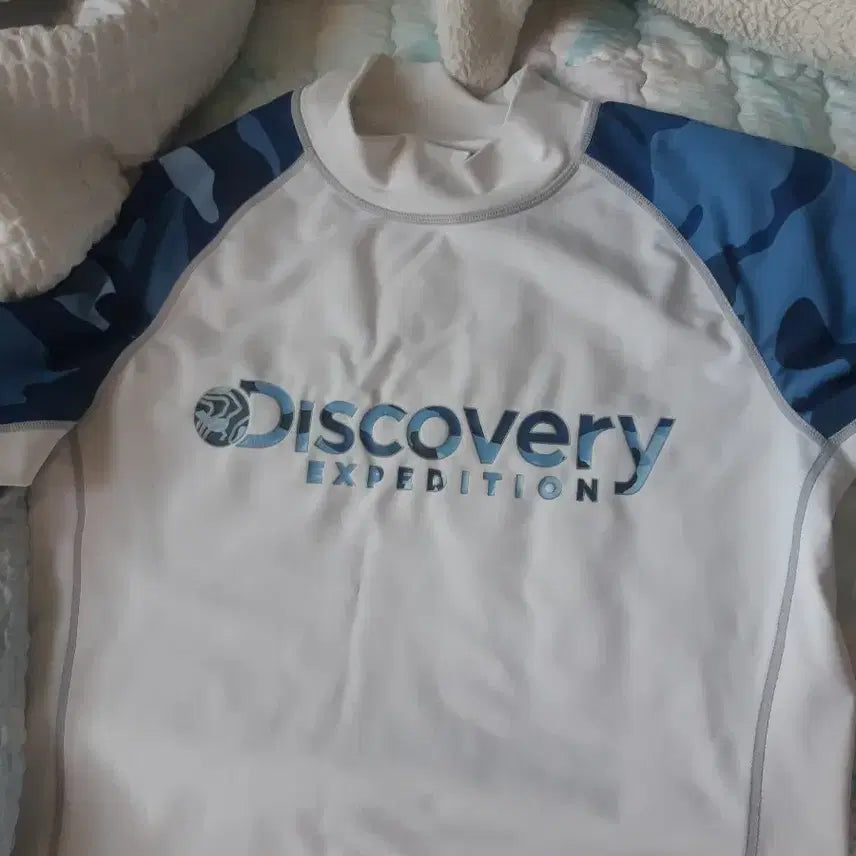 [BUNJANG] Discovery Rash Guard White Blue Camo / 디스커버리 래쉬가드 화이트 블루