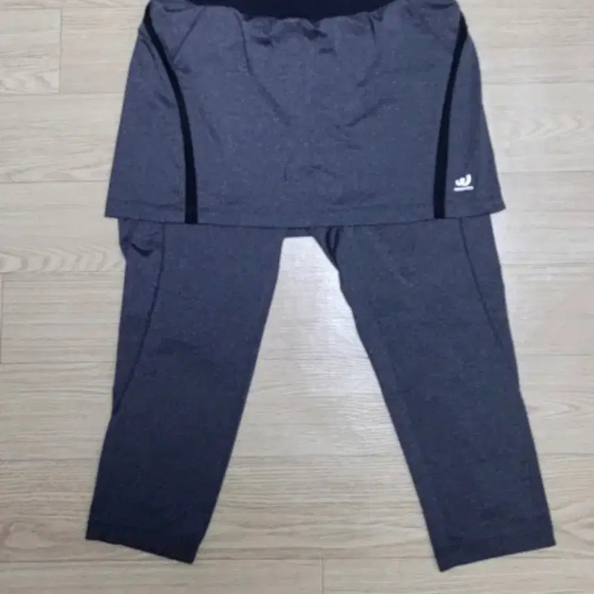 [BUNJANG] Prospecs 7-Part Skirt Leggings (Size S) / 프로스펙스7부 치마레깅스 (S사이즈)