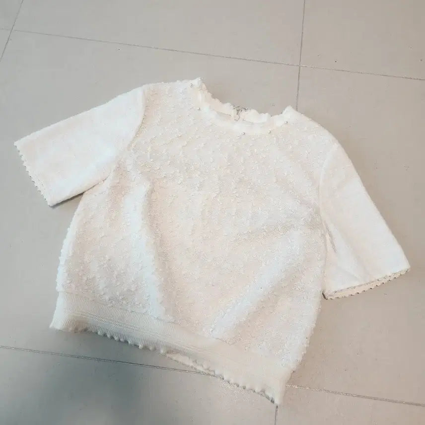 [BUNJANG] Mine Pearl Neck Textured Short-Sleeve Knit Top / 마인 진주 넥 텍스쳐 반팔 니트 탑 80