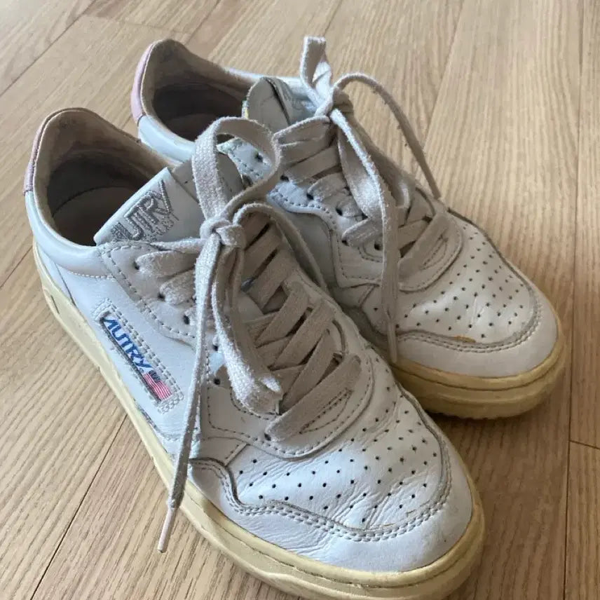 [BUNJANG] Autry Medalist White Sneakers / 오트리 메달리스트 화이트 스니커즈