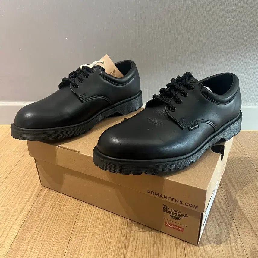 [BUNJANG] Supreme x Dr. Martens Postal Shoes / 슈프림 닥터마틴 Postal supreme