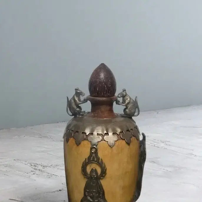 [BUNJANG] Antique Chinese Qing Dynasty Snuff Bottle with Buddha and Mouse Motif / 빈티지 수집품 <중국 청나라 비연호>