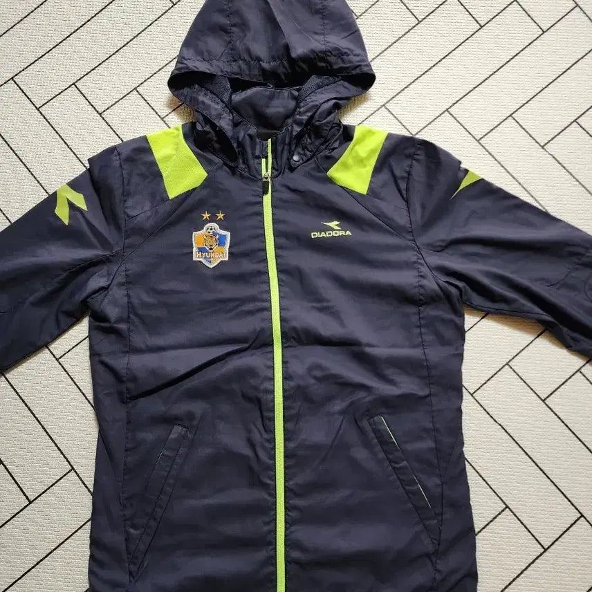 [BUNJANG] Ulsan Hyundai Diadora Windbreaker Jacket (Size 95) / 울산현대 디아도라 바람막이잠바(95)