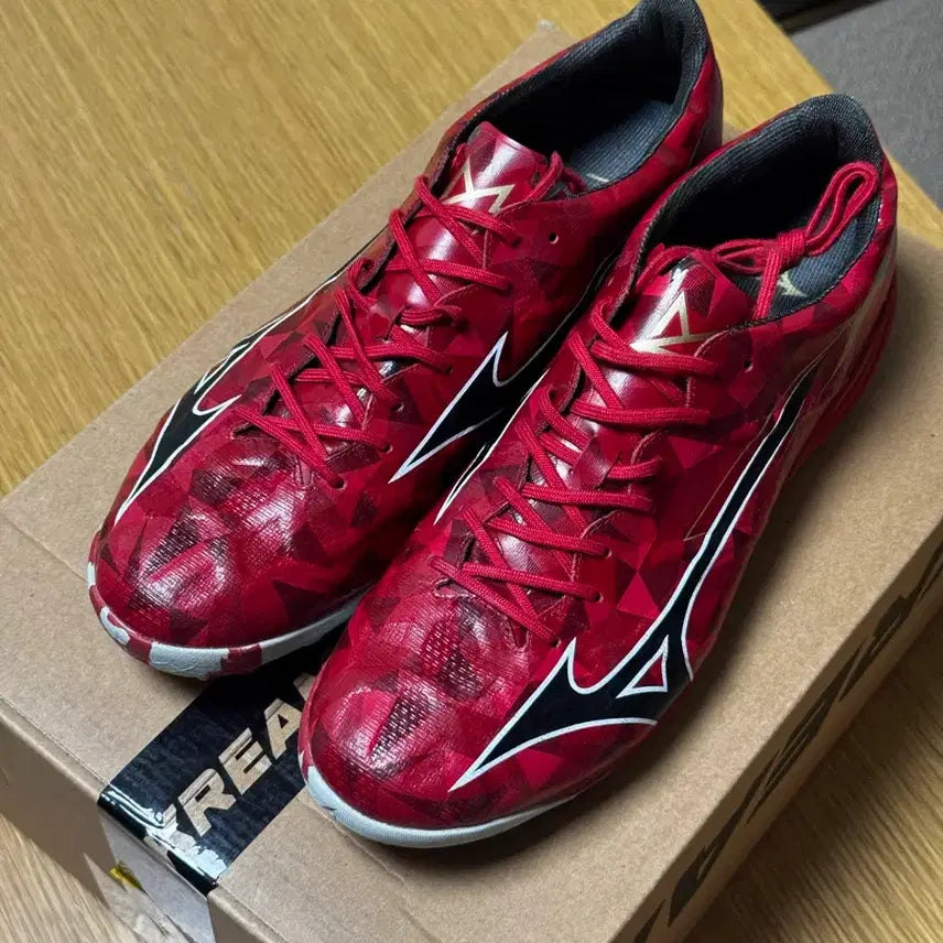 [BUNJANG] Mizuno Alpha 2 Elite TF Futsal Turf Shoes Ruby Red Pack 290 / 미즈노 알파2 엘리트 TF 풋살화 터프화 루비레드팩 290 팝니다.