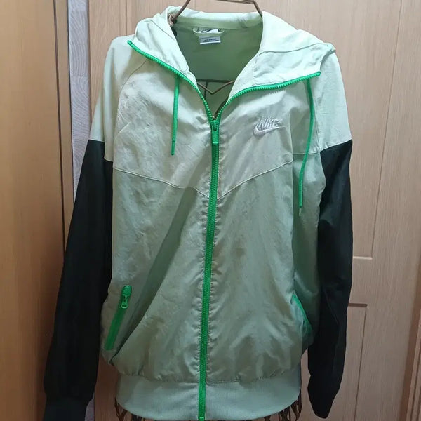 [BUNJANG] Nike Windrunner Hooded Zip-Up Windbreaker Jacket (Size M) / 나이키(NIKE) 윈드러너 후드 집업 바람막이 (M사이즈)