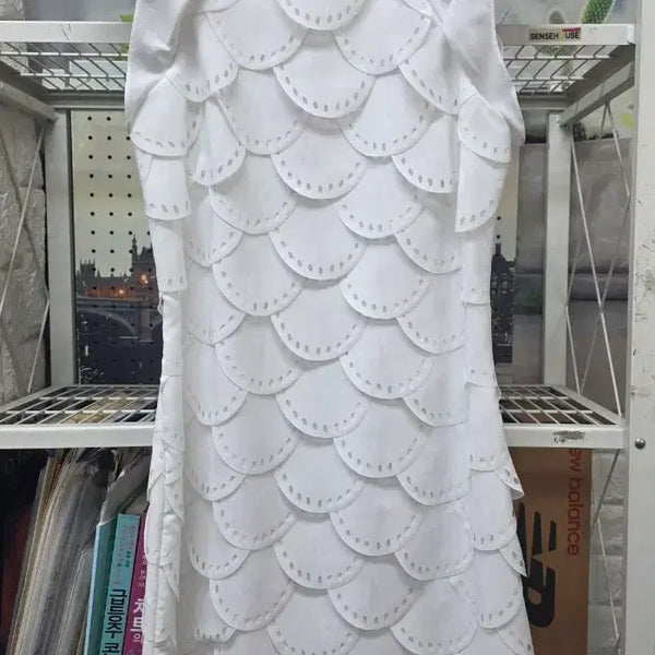 [BUNJANG] Emporio Armani Sleeveless White Summer Dress XS / 엠포리오아르마니 나시원피스 XS 44 스케일 여름 민소매 원피스 WM89