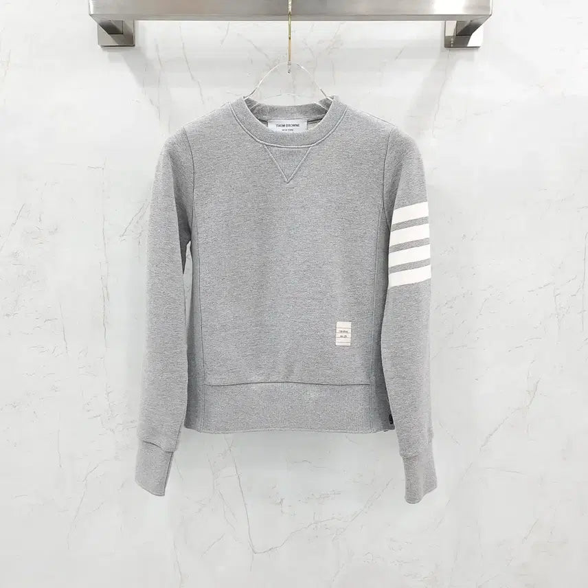 [BUNJANG] Thom Browne Women's Grey Armband Sweatshirt Size 38 / 38 / 톰브라운 여성 그레이 사선완장 맨투맨 FJT002A