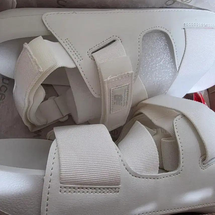 [BUNJANG] New Balance White Strap Sandals / 뉴발란스 화이트 스트랩 샌들