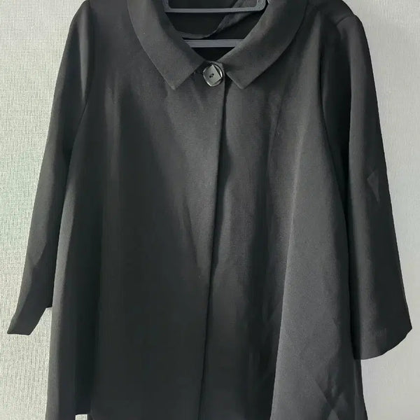 [BUNJANG] Sleek Black Jacket with Body-Shaping Design / 군살커버 깔끔한 검정 자켓