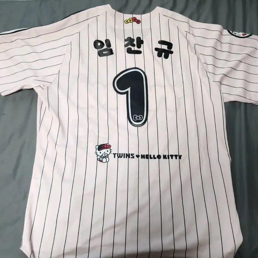 [BUNJANG] LG Twins Im Chan-kyu Hello Kitty Collaboration Baseball Jersey (Size 4XL) / (120) LG트윈스 임찬규 헬로키티 유니폼 새것