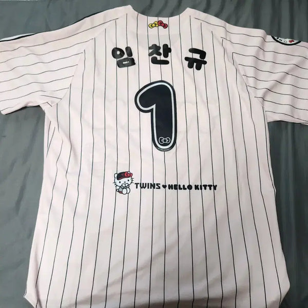 [BUNJANG] LG Twins Im Chan-kyu Hello Kitty Collaboration Baseball Jersey (Size 4XL) / (120) LG트윈스 임찬규 헬로키티 유니폼 새것