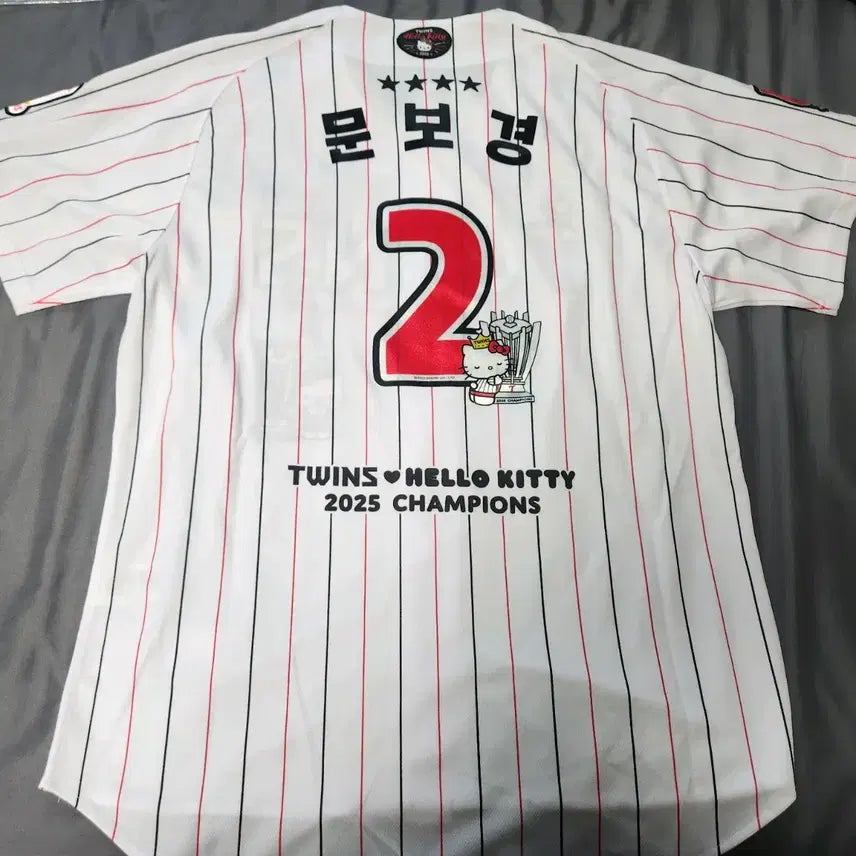 [BUNJANG] LG Twins Moon Bo-gyeong Champion Hello Kitty Jersey (Size 120/4XL) / (120) LG트윈스 문보경 챔피언 헬로키티 유니폼 새것