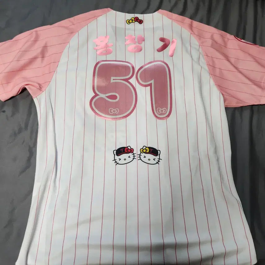 [BUNJANG] LG Twins Hong Chang-gi Hello Kitty Collaboration Pink Baseball Jersey (Size 120/4XL) / (120) LG트윈스 홍창기 헬로키티 유니폼 새것