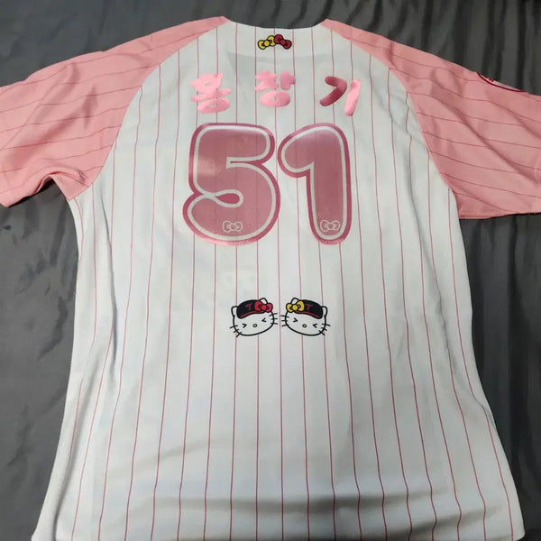 [BUNJANG] LG Twins Hong Chang-gi Hello Kitty Collaboration Pink Baseball Jersey (Size 120/4XL) / (120) LG트윈스 홍창기 헬로키티 유니폼 새것
