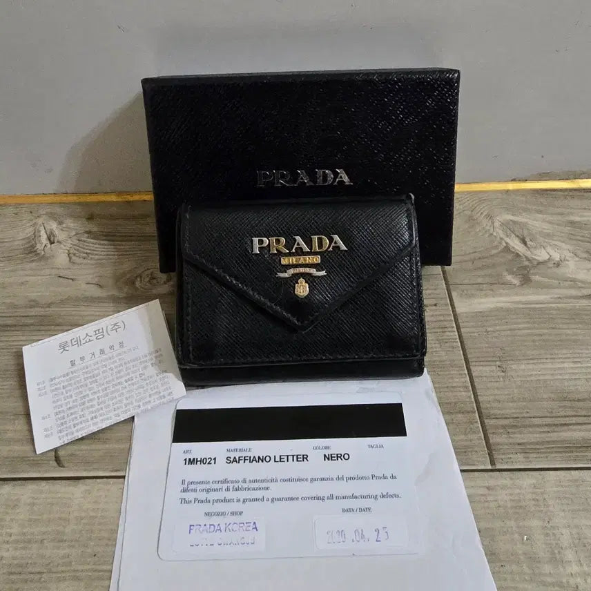 [BUNJANG] Prada Saffiano Letter Black Bifold Wallet with Receipt / [정품/S급] 프라다 사피아노 레터 블랙 반지갑 영수증 포함