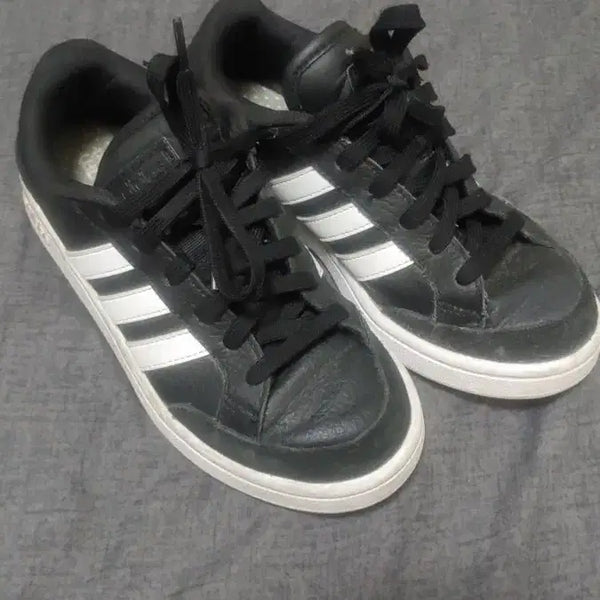 [BUNJANG] Adidas Sneakers / 아디다스운동화220