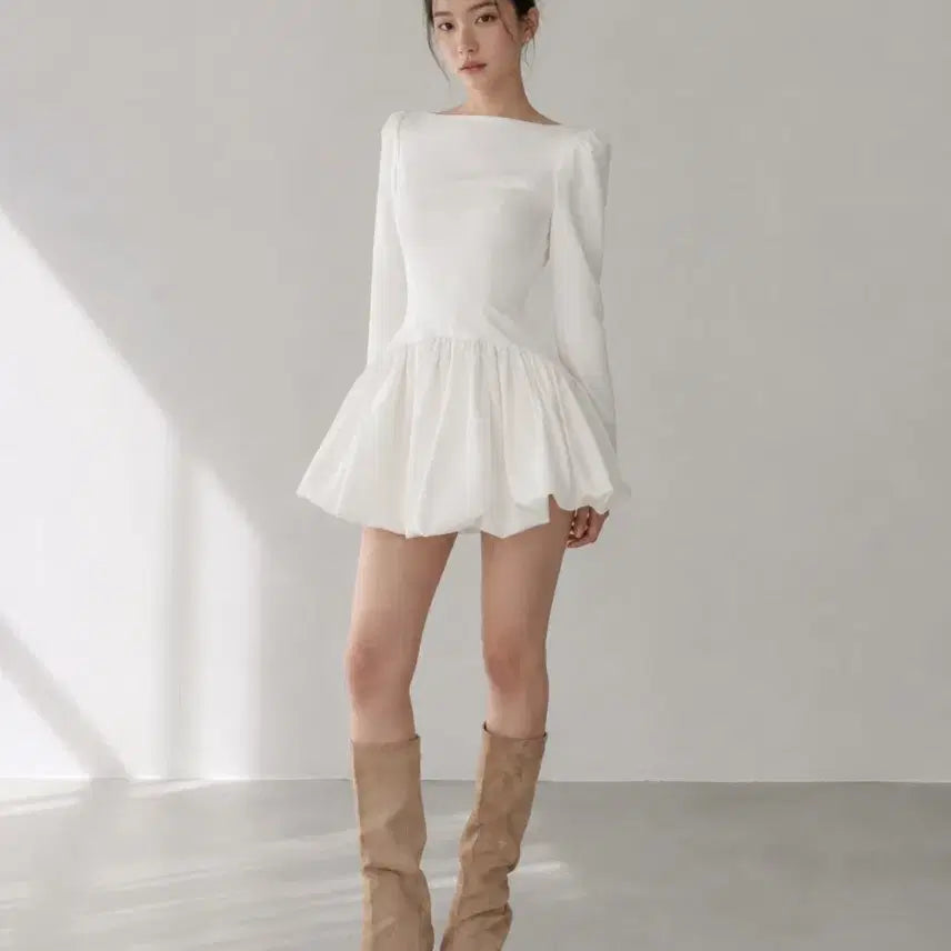 [BUNJANG] Backless Pointed Tafetta Mini Dress / 백리스 포인트 타프타 미니 드레스 / 셀프웨딩 웨딩스냅