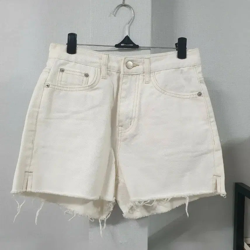 [BUNJANG] MADE SEOUL White Denim Cut-off Hotpants Shorts S / MADE SEOUL 화이트 데님 반바지 컷오프 핫팬츠 S