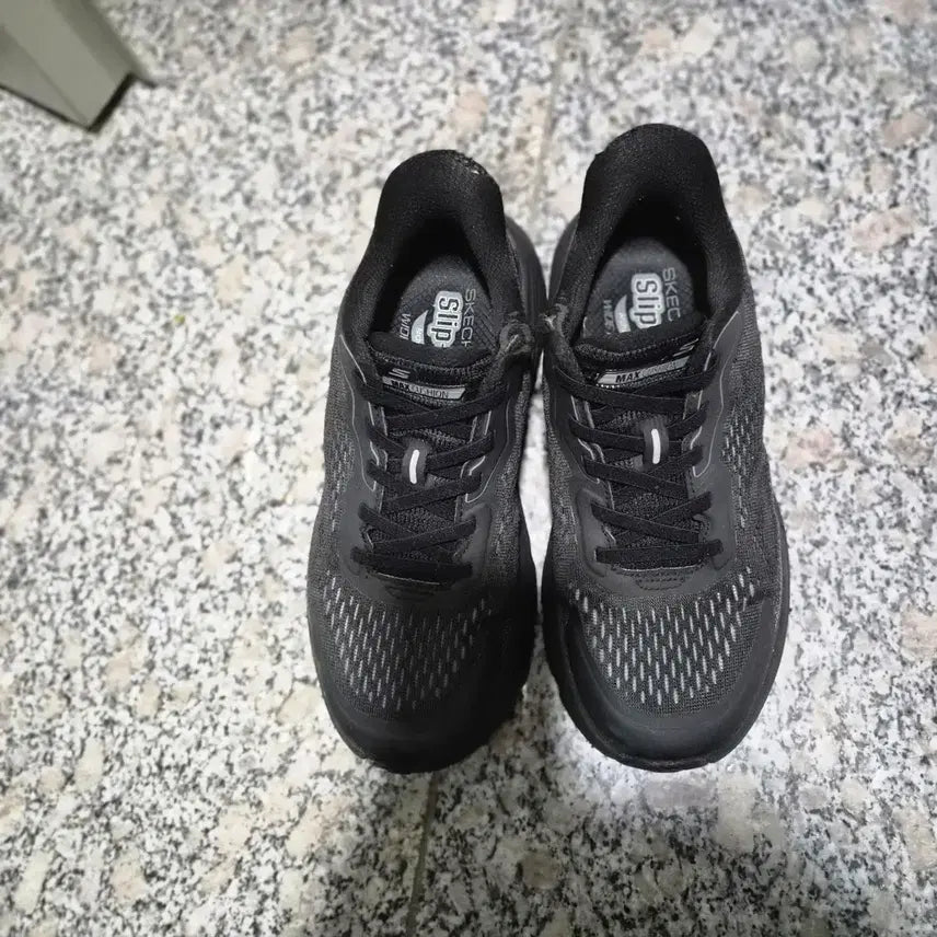 [BUNJANG] Skechers Slip-On Sneakers - 240mm / 스케쳐스 운동화240