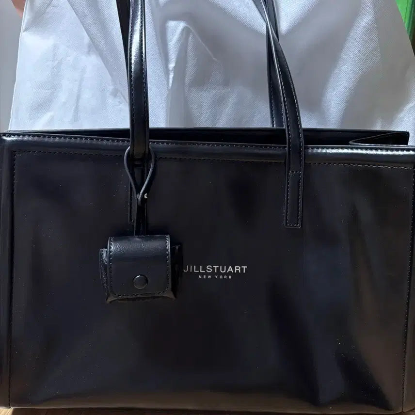 [BUNJANG] Jill Stuart Black Logo Print Vegan Leather Shoulder Bag / 질스튜어트 블랙 로고프린트 비건레더 숄더백