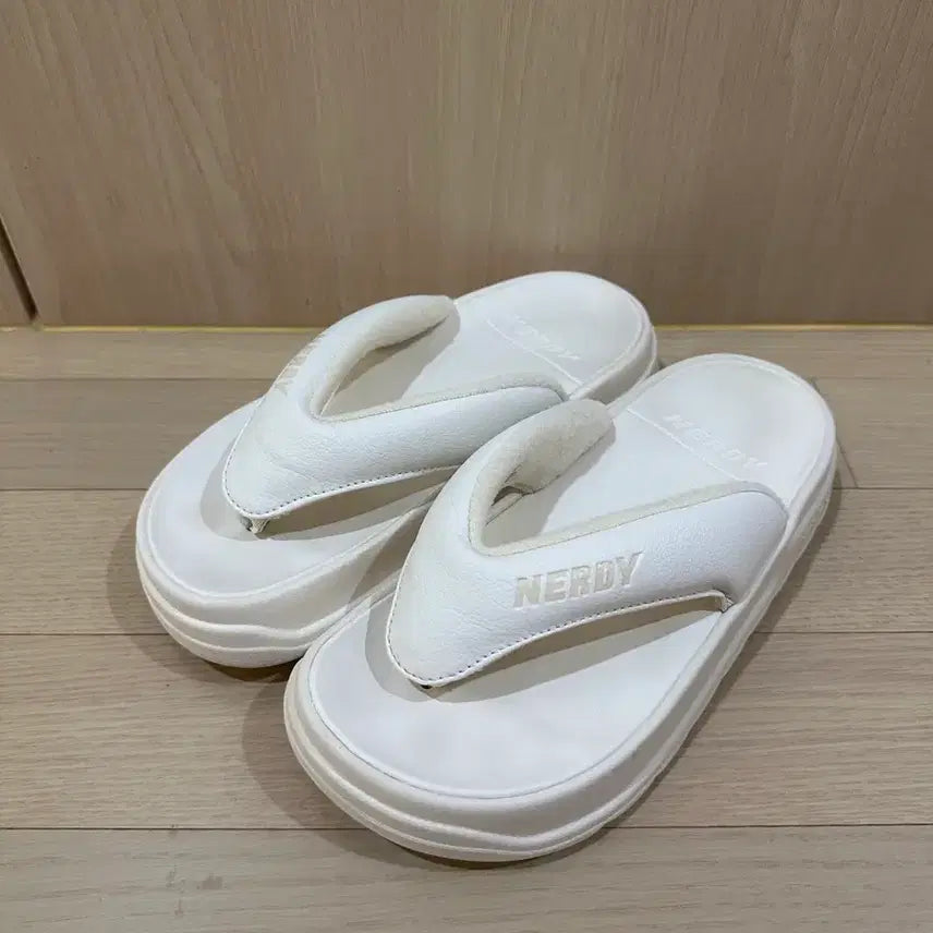 [BUNJANG] Nerdy NDY Fluffy Flip-Flops (Ivory, 240mm) / 널디 NDY 플러피 플립플랍 쪼리 240