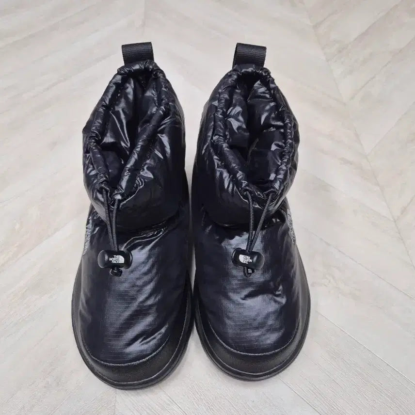 [BUNJANG] The North Face Women's Camp Bootie Short Black NS99Q56A / 노스페이스 블랙 패딩 룸슈즈