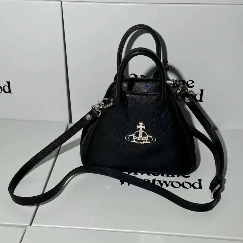 [BUNJANG] Vivienne Westwood Black Leather Clutch Shoulder Bag with Silver Hardware / 비비안웨스트우드 클러치백 숄더백 블랙  은장