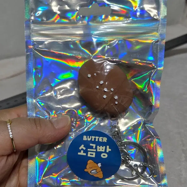 [BUNJANG] Butter Salt Bread Clicker Keychain - New / 버터 소금빵 딸깍이 키링 새상품
