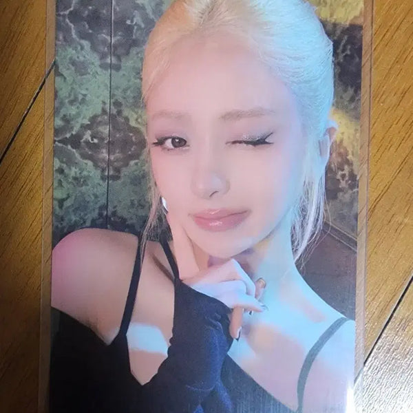 [BUNJANG] Le Sserafim Heo Yun Jin Celebration Studio Photocard / [판매] 르세라핌 허윤진 셀러브레이션 공방포카