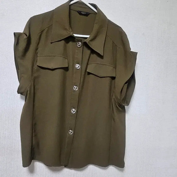 [BUNJANG] Jigott Khaki Short Sleeve Blouse / 지고트 카키색 반팔 블라우스