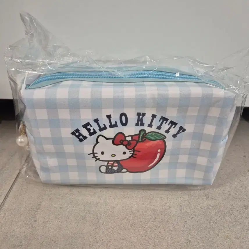 [BUNJANG] Hello Kitty Plaid Pouch with Pearl Handle / 헬로키티 체크무늬파우치 새상품