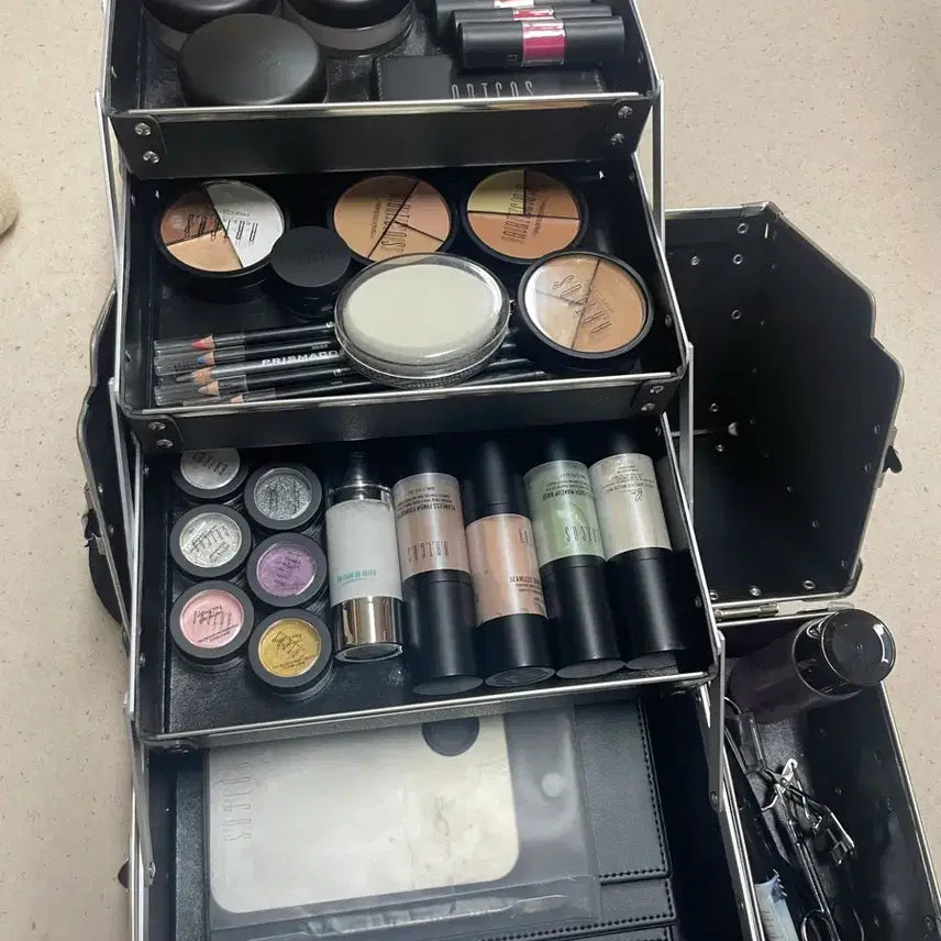 [BUNJANG] Artcos Makeup Box with Makeup Supplies / 급처 아트코스 메이크업 박스 판매 합니다