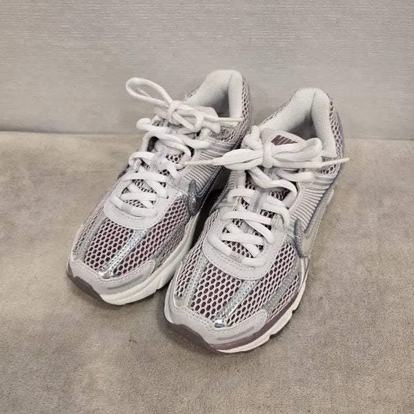 [BUNJANG] Nike Zoom Vomero 5 Grey Metallic Silver Women's Sneakers / 거의새거) 나이키 줌 보메로 5 그레이 메탈릭 실버 운동화 240