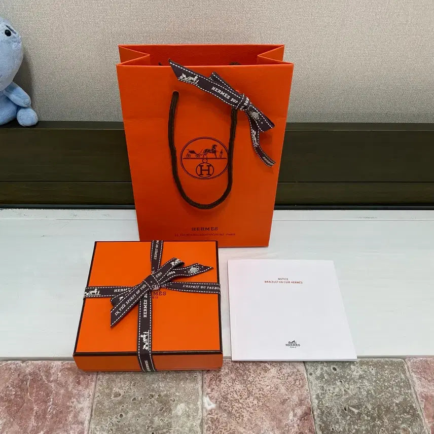 [BUNJANG] Hermes Strap Box Set with Booklet, Ribbon, and Shopping Bag / 에르메스 스트랩 박스 + 북렛 + 리본 + 쇼핑백