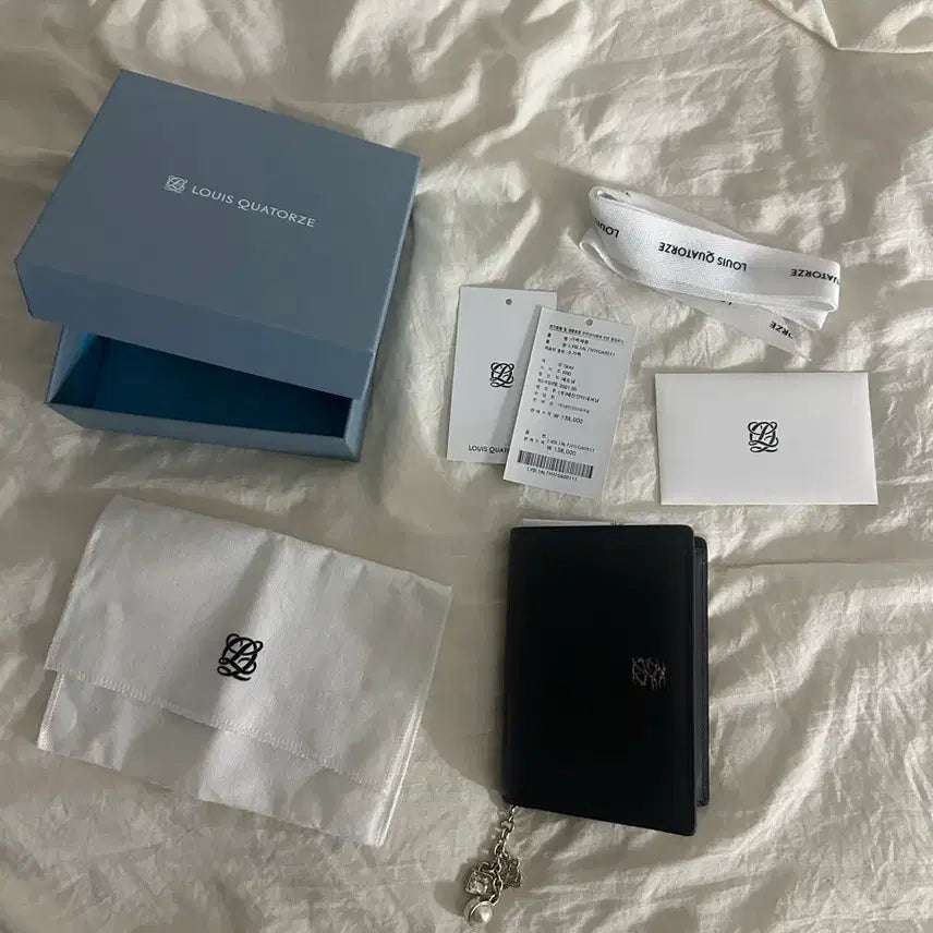 [BUNJANG] Louis Quatorze Black Bifold Wallet with Charm (Authentic) / 루이까또즈 블랙 반지갑 + 참 장식(정품) 무료배송