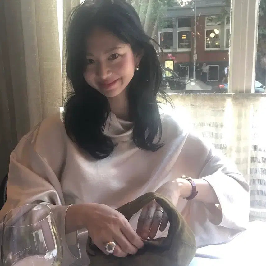 [BUNJANG] Parbel Satin Blouse / 파르벵 새틴 블라우스
