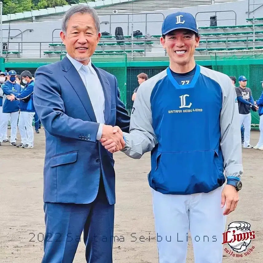 [BUNJANG] Saitama Seibu Lions Majestic Windbreaker / 사이타마 세이부라이온즈 마제스틱 바람막이