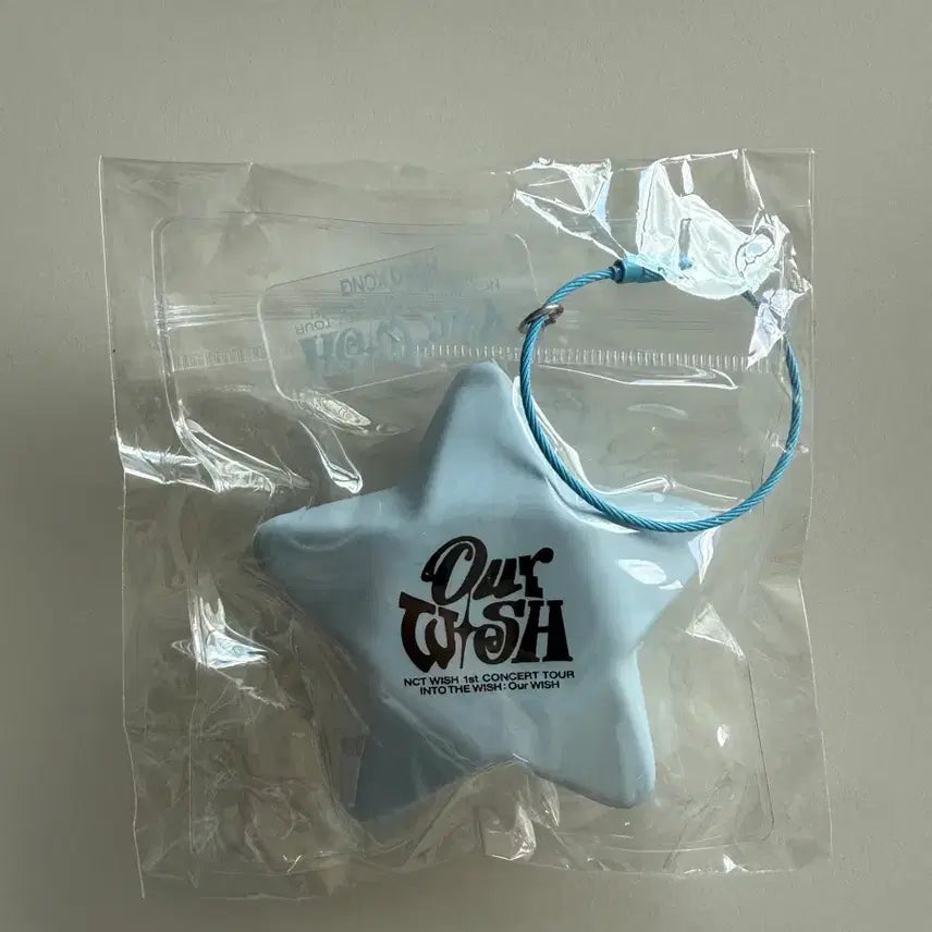 [BUNJANG] NCT WISH Our Wish Hong Kong VIP Check-in Gift Star Keychain (Sealed) / [미개봉] 엔시티위시 아워위시 홍콩 VIP 사첵 기프트 별키링