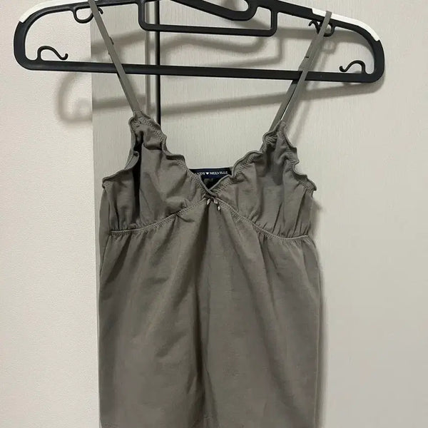 [BUNJANG] Brandy Melville Frill Strap Camisole Sleeveless Top / 브랜디멜빌 프릴 끈 나시 슬리브리스