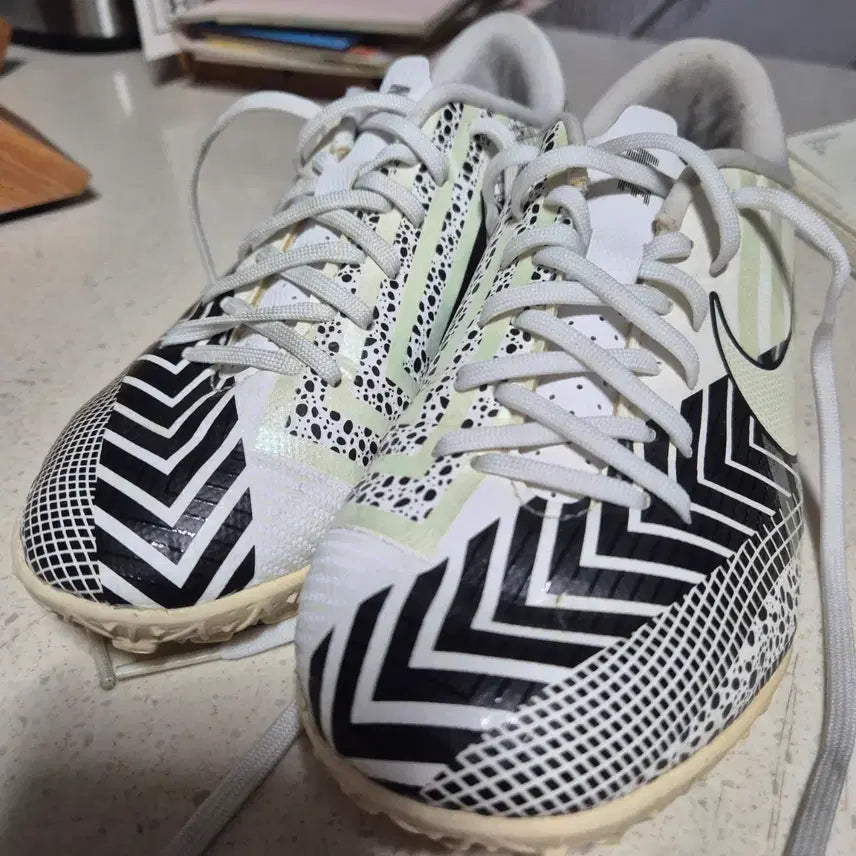 [BUNJANG] Nike Futsal Soccer Shoes / 나이키 풋살화 축구화