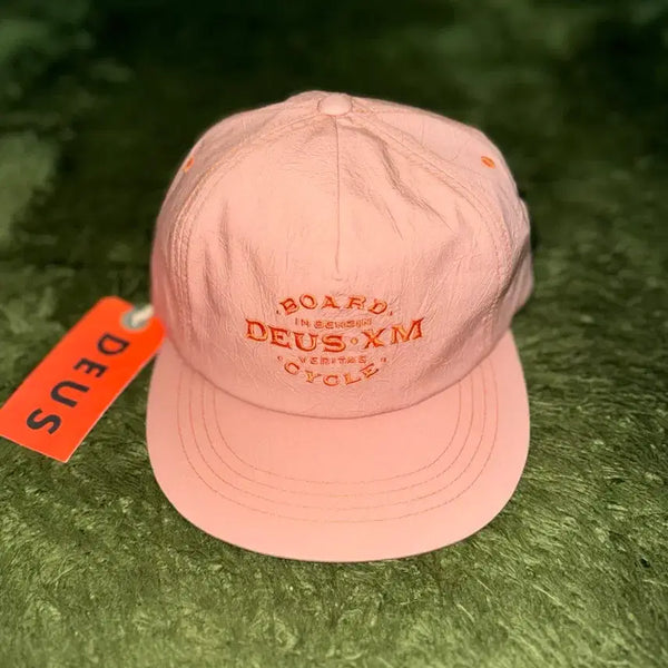 [BUNJANG] DEUS EX MACHINA Embroidered Logo Twill Cap / DEUS 데우스 엑스 마키나 보드 앤 사이클 자수 로고 캡 피치