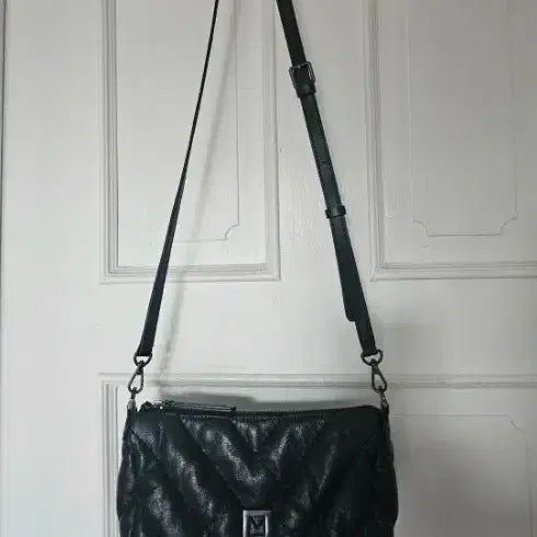 [BUNJANG] Black Quilted Mini Crossbody Bag / 블랙 퀼팅 미니 크로스백
