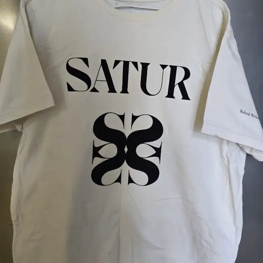[BUNJANG] SATUR White Short Sleeve T-Shirt / SATUR 흰색 반팔 티셔츠