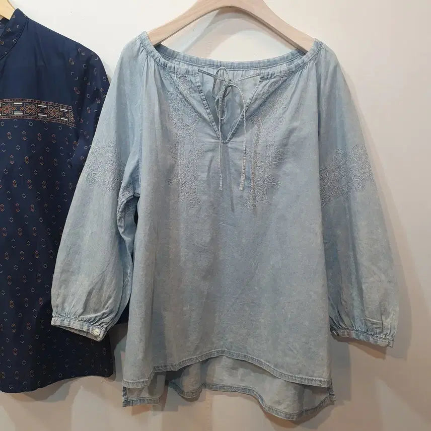 [BUNJANG] Samansa Mos2 Embroidered Light Wash Blouse / 모리 자수 연청 블라우스 samansa mos2